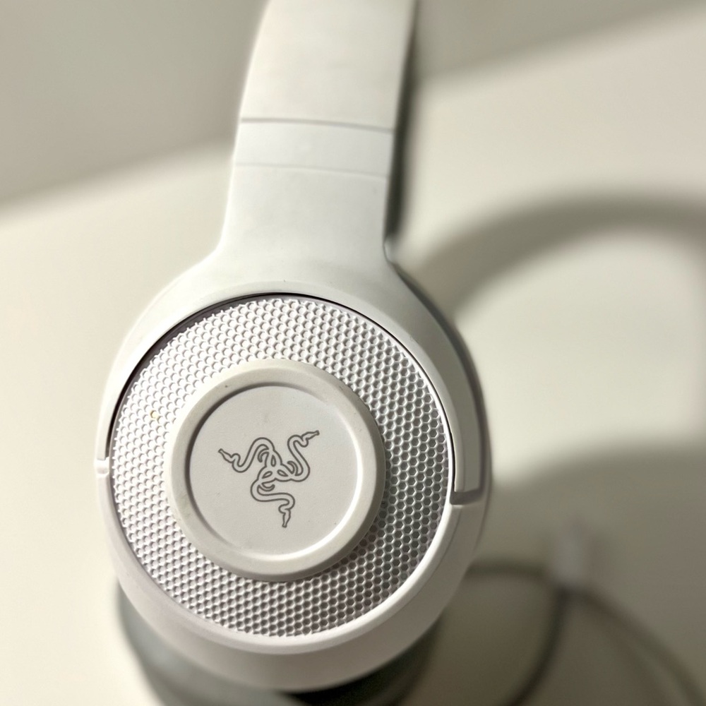 Razer White and Gray Over-Ear Headphones - Picture 4 of 8